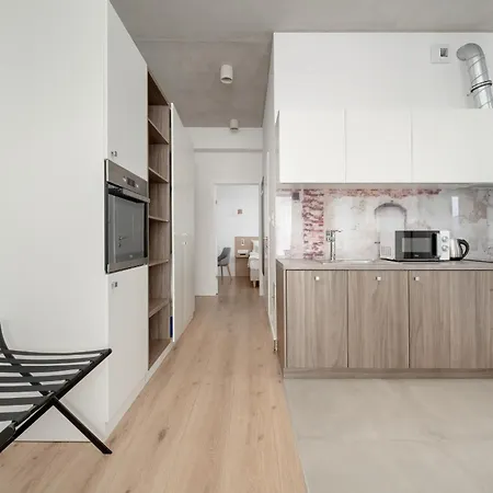 Beautiful White - Beige With Balcony In By Renters Апартаменты *