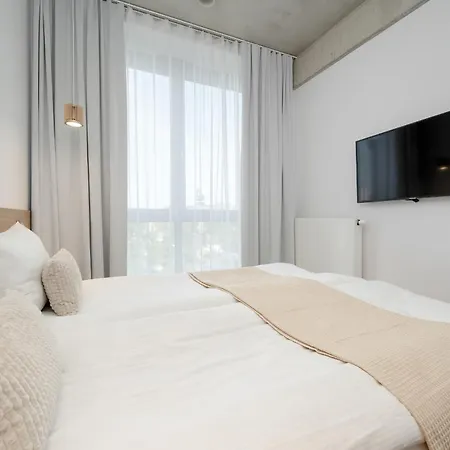 Beautiful White - Beige In By Renters Apartment Breslau