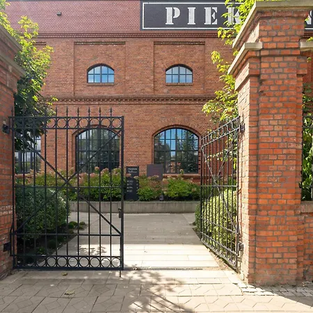 Beautiful White - Beige In By Renters * Breslau